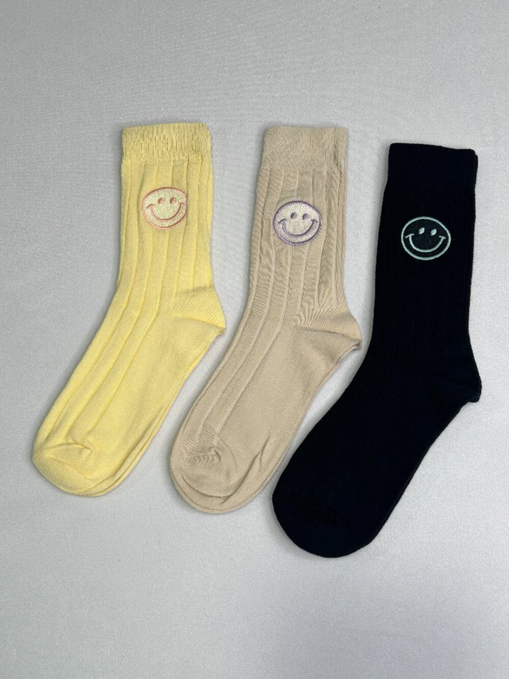 3 Pack Women's Embroidered Smiley Face Ribbed Crew Socks Yellow Beige Black